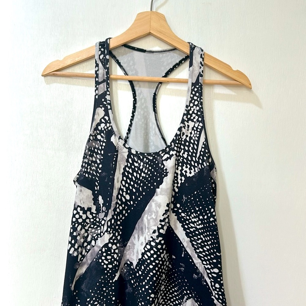 LULULEMON WOMENS ACTIVEWEAR TANK TOP STYLISH BLACK WHITE Sz MD o LG - Picture 4 of 11